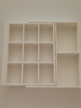 Avon White 12-Compartment Expandable Jewelry Drawer Organizer Tray